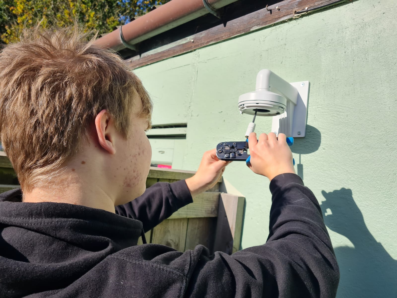 Image of a CCTV installation engineer installing a CCTV camera